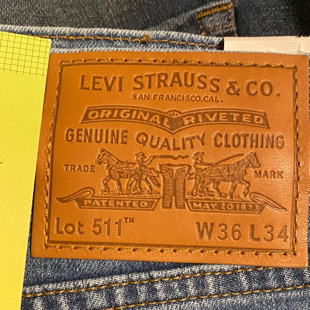 Levi's Slim Fit Jeans in Classic Blue
